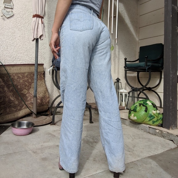 ∆ Distressed Vintage Guess Jeans∆ - Picture 3 of 4